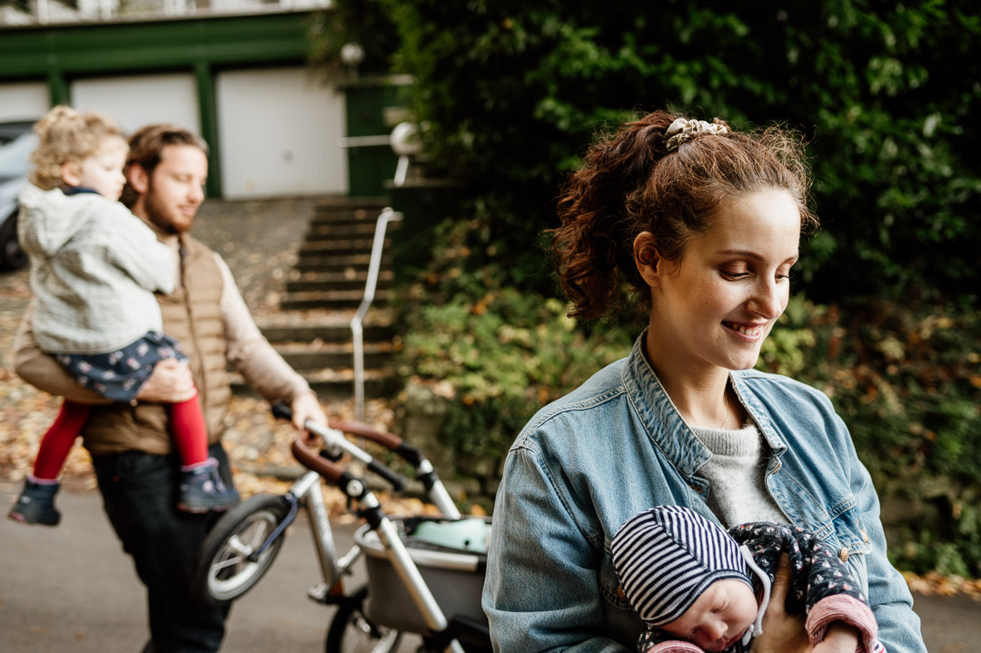 Familie macht Spaziergang