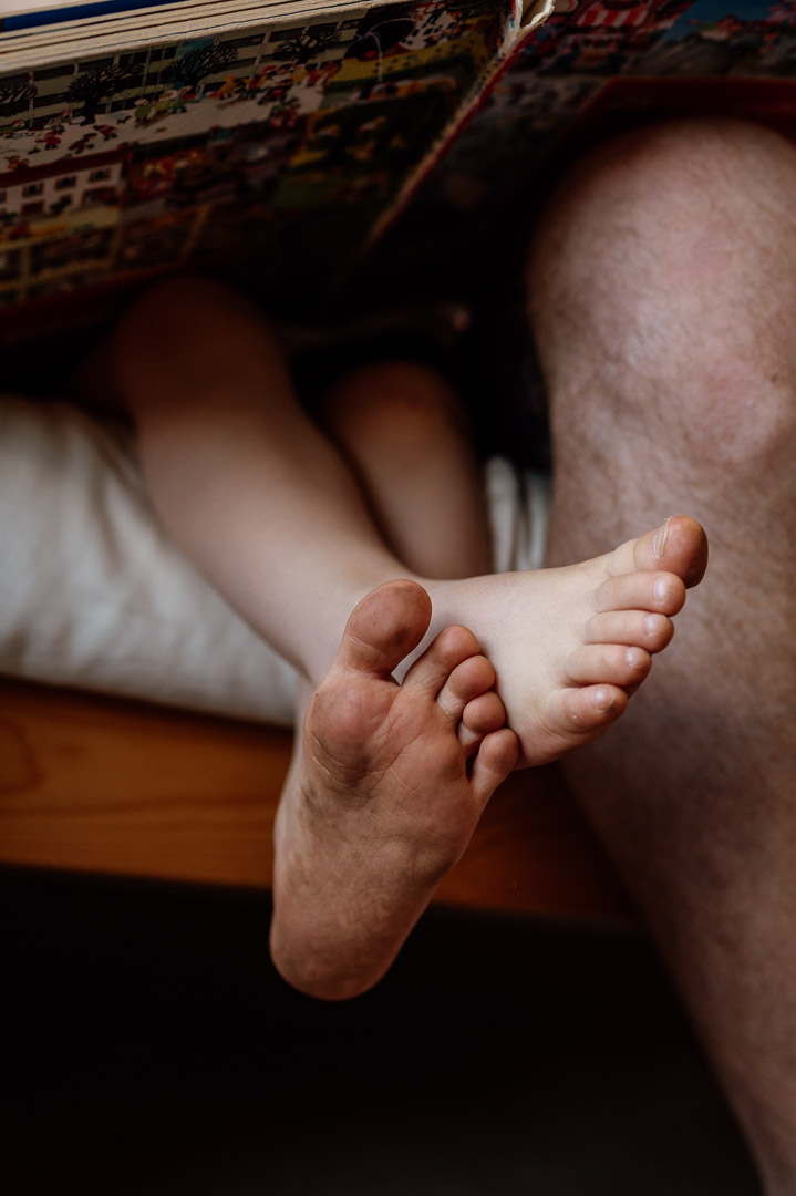 Schmutzige Kinderfüsse