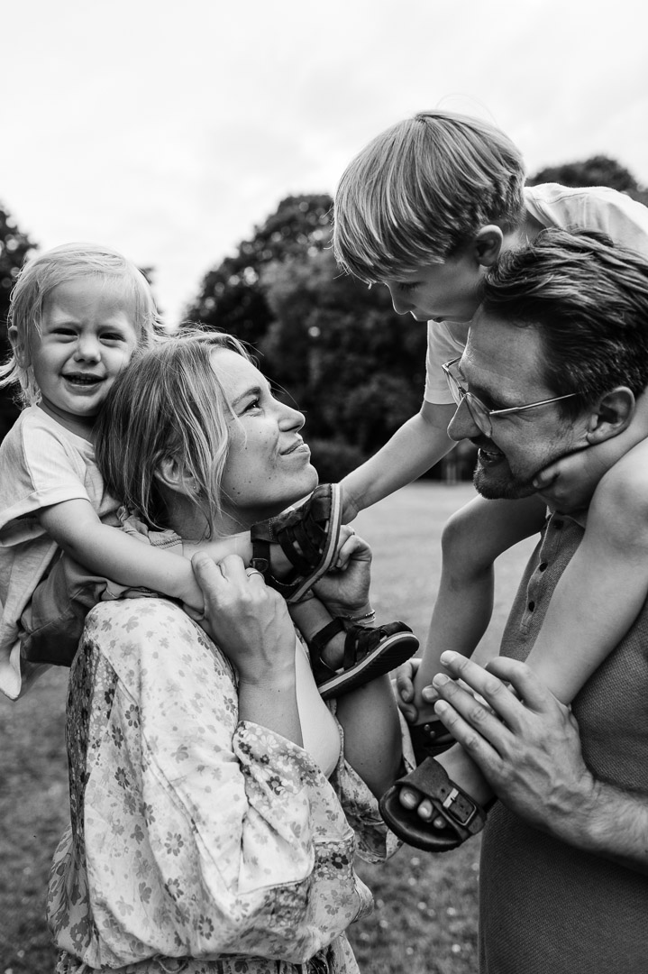 Familienporträt schwarzweiss